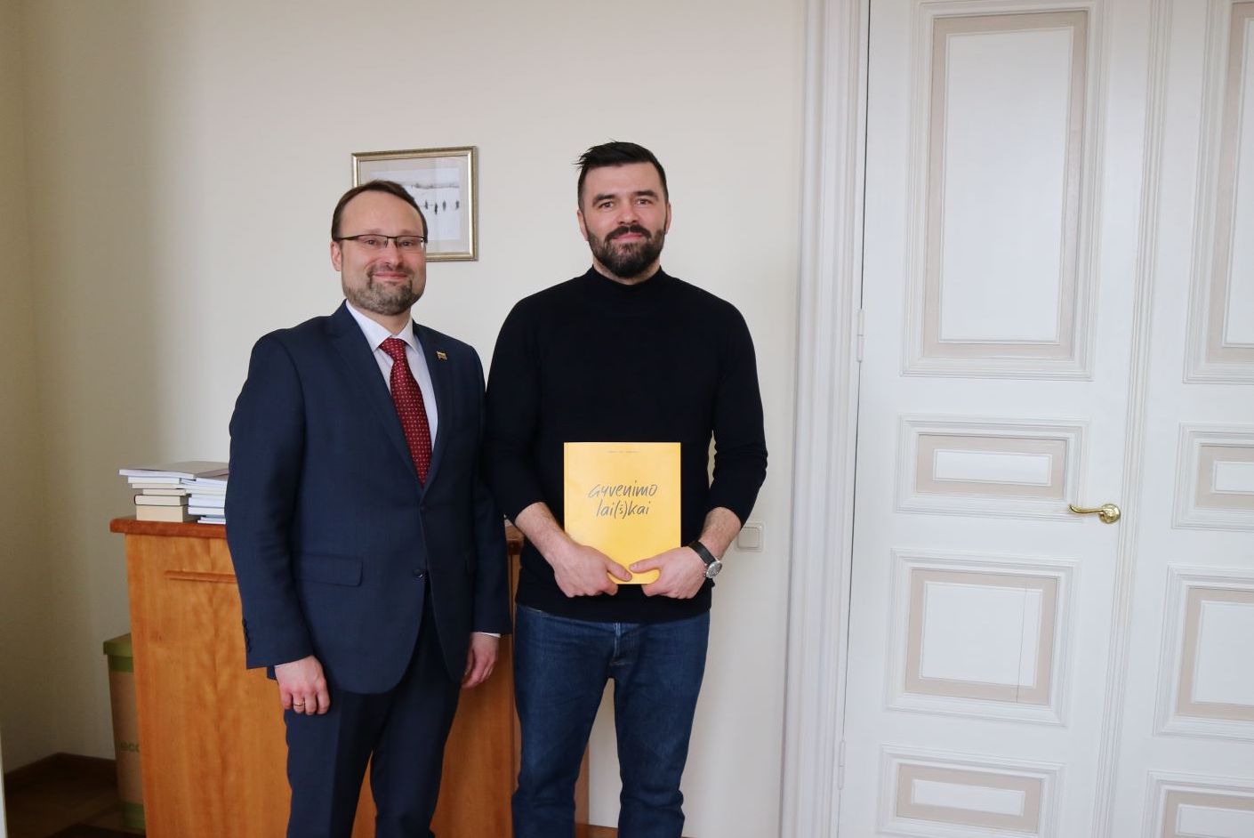 Kultūros ministras įteikė apdovanojimą Baltijos knygos meno konkurso laureatui
